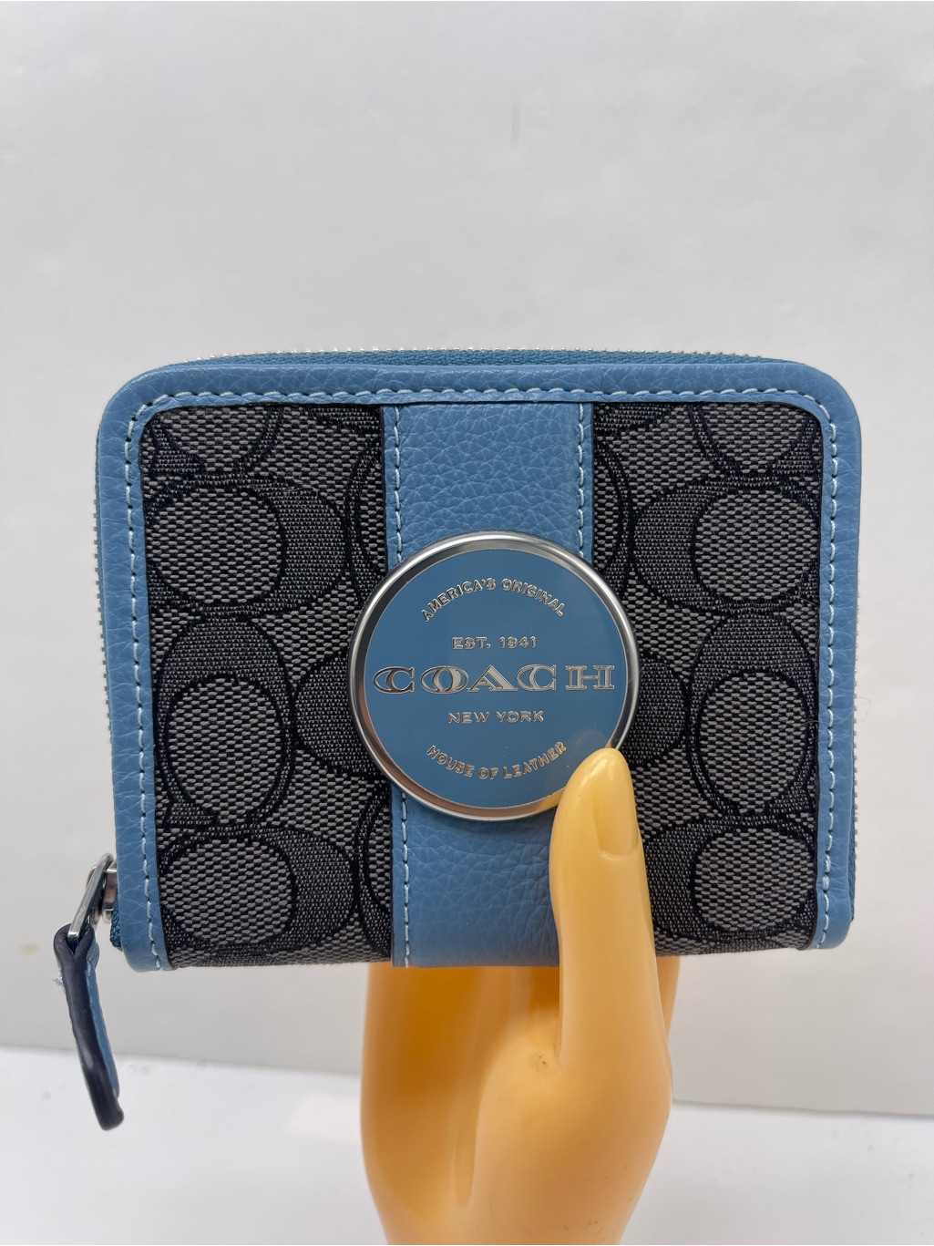 Coach Lonnie Small Zip Around Wallet In Signature Jasquard Print Nwt